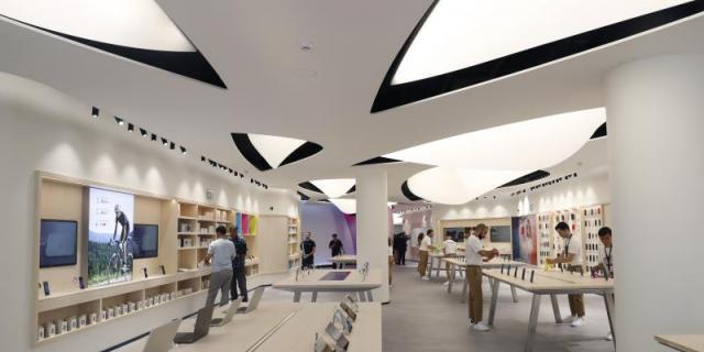 Huawei abre en España su mayor tienda tras recuperar el ritmo de ventas previas al veto