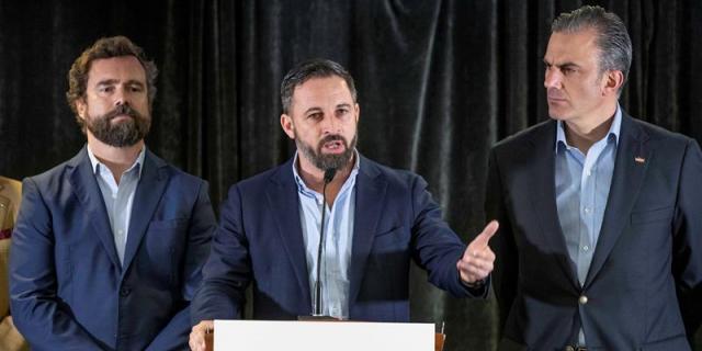 Abascal propone a Casado y Rivera un "último intento" de acuerdo con una reunión