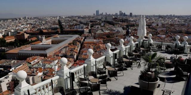 A punto de abrir el hotel Riu del Edificio España rehabilitado