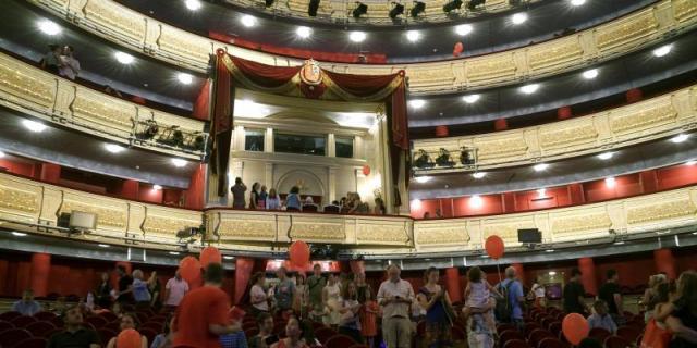 Cuatro mil personas visitan el Teatro Real en su jornada de puertas abiertas