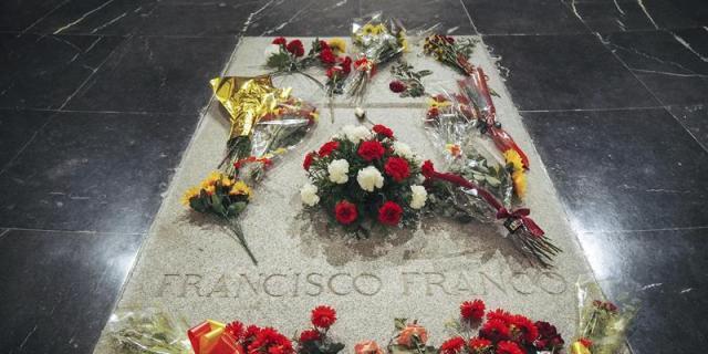 Convocan una concentración en la Puerta del Sol para pedir la exhumación de Franco