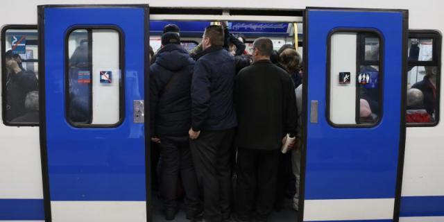 Los trenes no pararán en los andenes de la línea 4 en la estación de Bilbao durante dos meses
