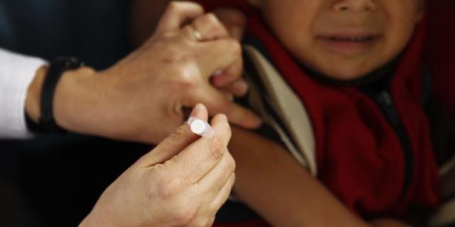 Los niños de 12 años empiezan a recibir la nueva vacuna contra la meningitis