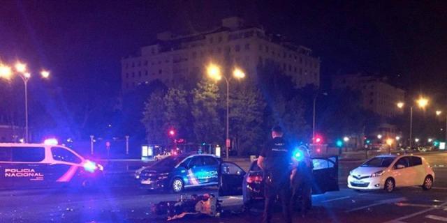 Muere en la Castellana un motorista que impactó contra un coche