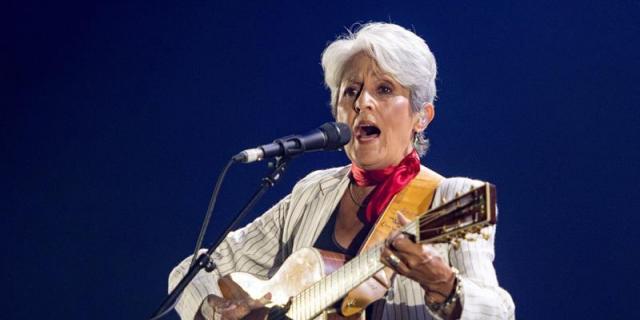 Joan Báez dice adiós en Madrid con un emotivo tributo a la canción protesta