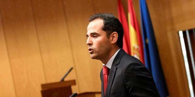 Aguado se muestra "cómodo" con las medidas de Vox dado que no vulneran los valores de Cs
