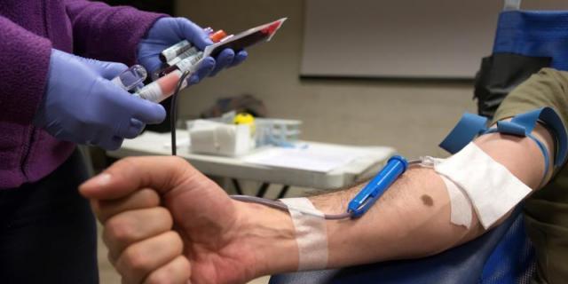 Urge la donación de sangre de los grupos 0-, A- y B-