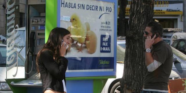 Más de un millón de madrileños se consideran adictos al teléfono móvil