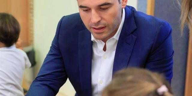 Aguado inaugura el curso de infantil al que califica de &quot;histórico&quot; y con la meta del bilingüismo