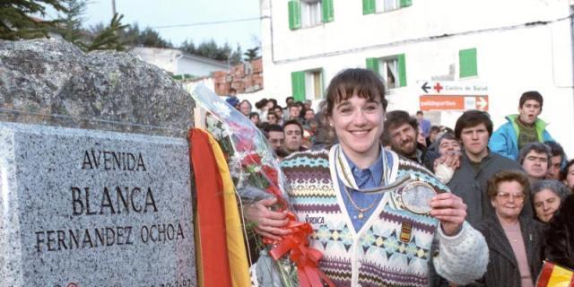 El Gobierno condecora de forma póstuma a Camilo Sesto y Blanca Fernández Ochoa