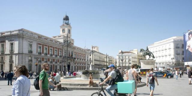 Los partidos de la oposición en la Asamblea acogen con escepticismo la propuesta de peatonalizar Sol