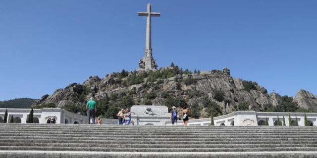 Díaz Ayuso: "El trasfondo de la exhumación de Franco es atacar la Transición"