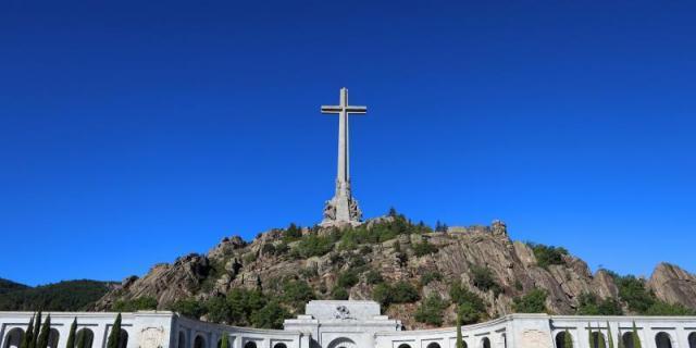 La Guardia Civil impide entrar a misa en el Valle de los Caídos