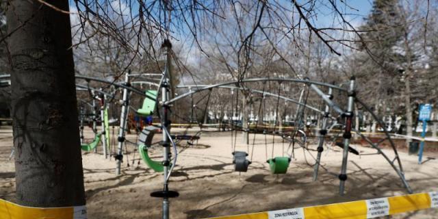 El fuerte viento obliga a cerrar al público algunas zonas de El Retiro