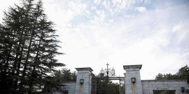 Detenido en el Valle de los Caídos el reportero Cake Minuesa con una cámara