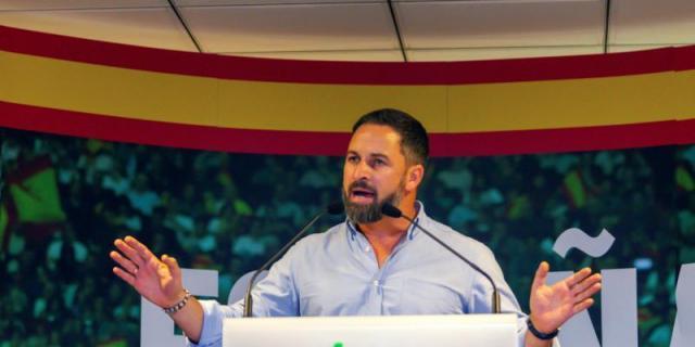 Abascal denuncia "la emergencia profanadora" de Sánchez en el contexto de "emergencia nacional y social" debido a Cataluña y a la economía