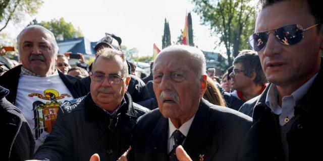 Tejero se sumó a los manifestantes en Mingorrubio