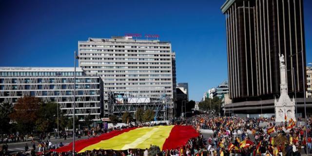 Miles de personas acuden al llamamiento de Vox en Colón en defensa de la unidad de España