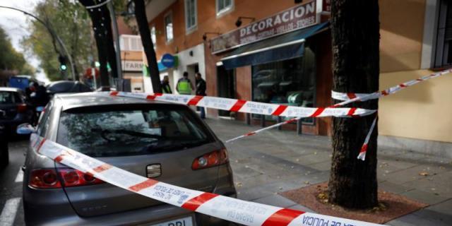Hallan el cadáver de un hombre con signos de violencia en un comercio del Paseo de Extremadura