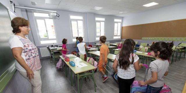 CCOO pide a Educación que cree listas extraordinarias de docentes interinos