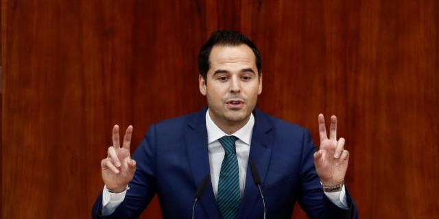 Aguado al PSOE: "No tiene sentido defender a los obreros robándoles el paro"