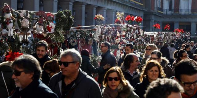 El Ayuntamiento repartirá 10.000 pulseras a niños para evitar que se pierdan en Navidad