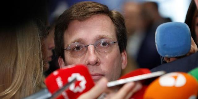 Martínez-Almeida propone una tarifa ecológica y precio cerrado para los taxis