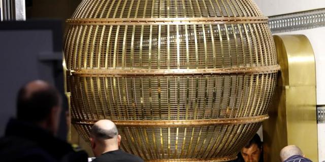 Los bombos del Gordo de Navidad llegan al Teatro Real