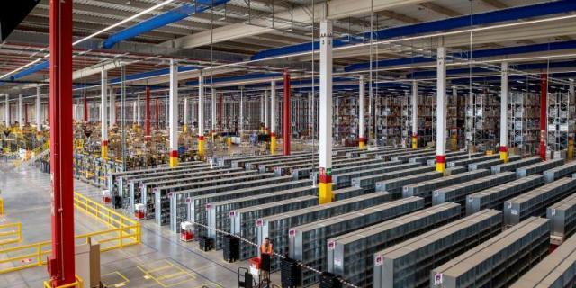 Amazon crea 2.200 empleos fijos y eleva plantilla a 7.000 personas en España