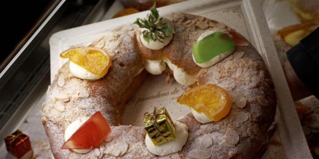 Un matrimonio de militares de Madrid gana los 10.000 euros escondidos en un roscón de León