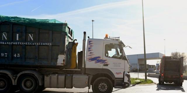 Vecinos de Vallecas protestarán en Cibeles frente a la llegada de más basura a Valdemingómez