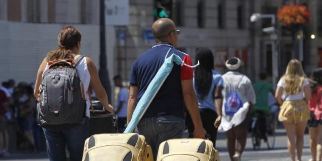 Los vecinos del centro de Madrid en guerra contra los pisos turísticos