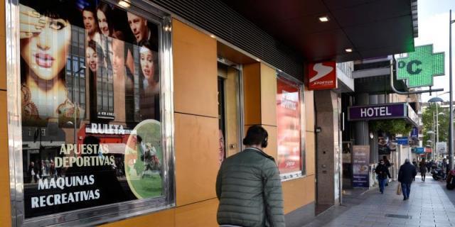 La Comunidad de Madrid aumentará la distancia entre colegios y casas de apuestas