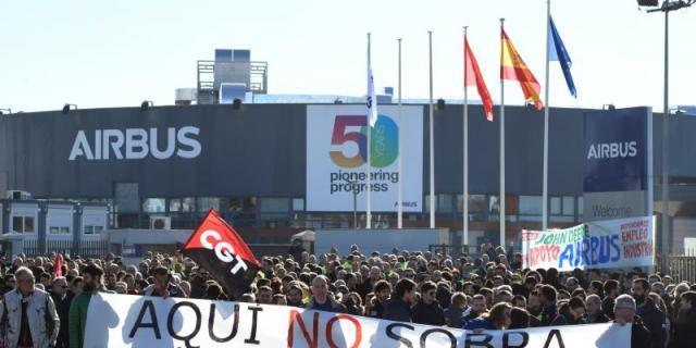 Un millar de personas se concentran en Getafe contra los despidos en Airbus