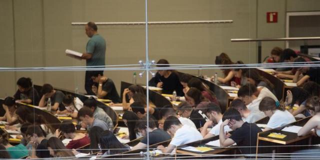 Los alumnos bilingües sacan dos décimas más en selectividad que el resto Los alumnos bilingües sacan dos décimas más en selectividad que el resto