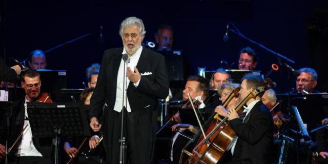 España cancela el primer concierto de Domingo tras asumir su responsabilidad