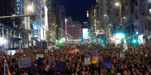 Cifran en 120.000 asistentes la marcha del 8M en Madrid Cifran en 120.000 asistentes la marcha del 8M en Madrid