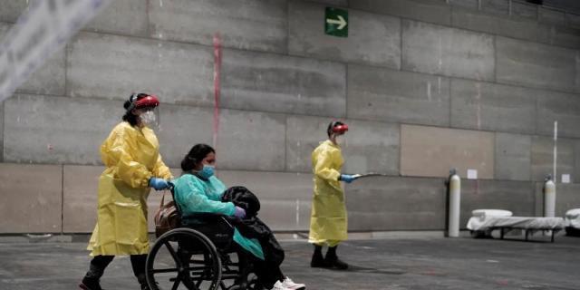 Los primeros pacientes de Ifema pasan la noche en el recinto ferial