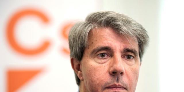 Garrido asegura que no conoce "ningún detalle" sobre el reparto de mascarillas en el transporte