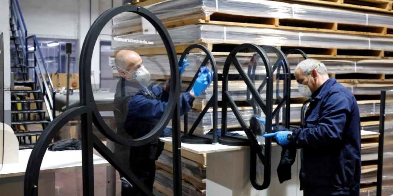 Una empresa de Móstoles reorienta su negocio apostando por las mamparas