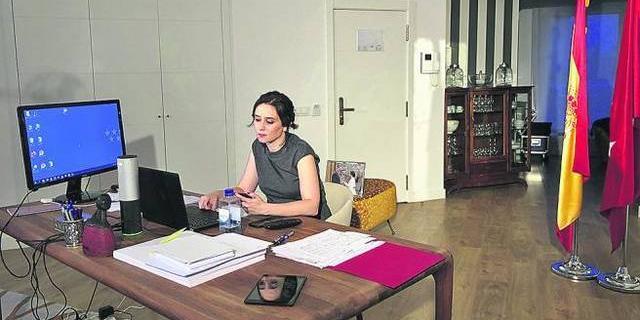 Díaz Ayuso acusa a Pedro Sánchez de atacar con "infundios" a la Comunidad de Madrid cuando ella ha sido "leal pese a su inoperancia"
