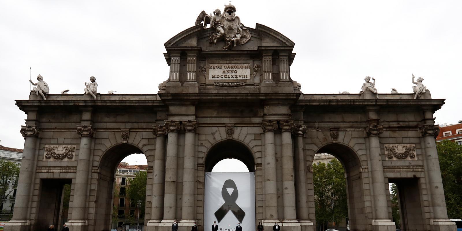 El Ayuntamiento de Madrid concede a su pueblo la Medalla de Honor por unanimidad El Ayuntamiento de Madrid concede a su pueblo la Medalla de Honor por unanimidad