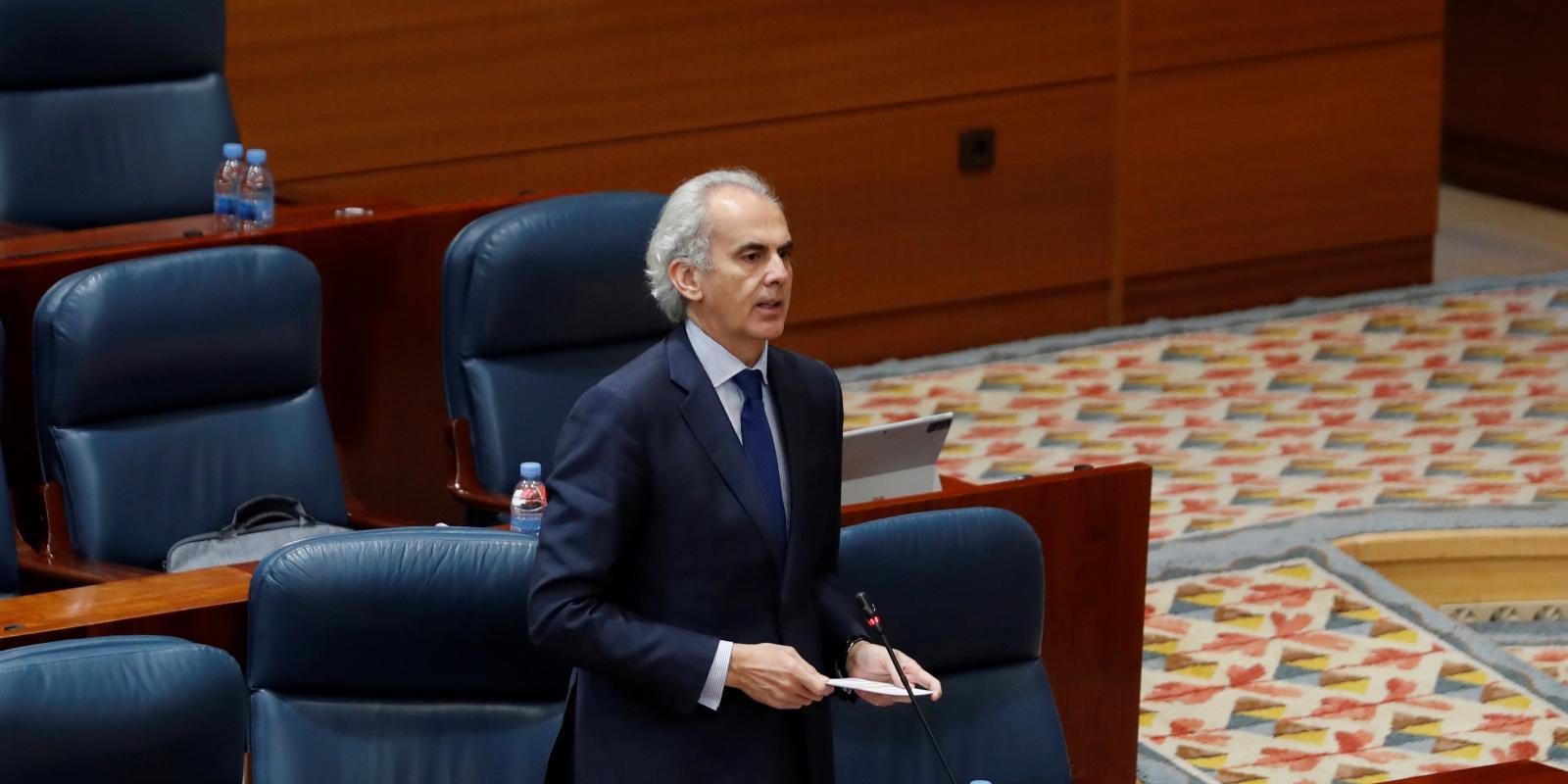 Escudero defiende la medicalización de las residencias según sus necesidades