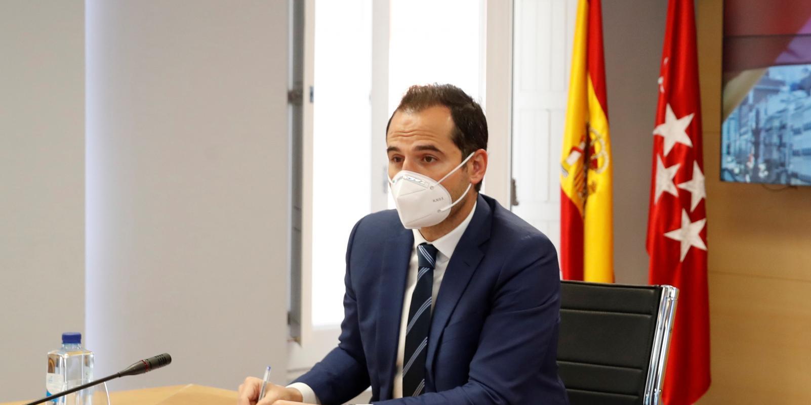 Aguado: "Llama la atención que el informe de Madrid sea con firma electrónica"
