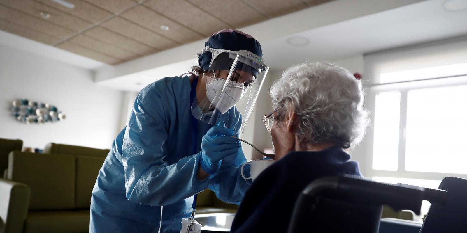 5.972 personas han fallecido en las residencias madrileñas por coronavirus desde el 8 de marzo 5.972 personas han fallecido en las residencias madrileñas por coronavirus desde el 8 de marzo