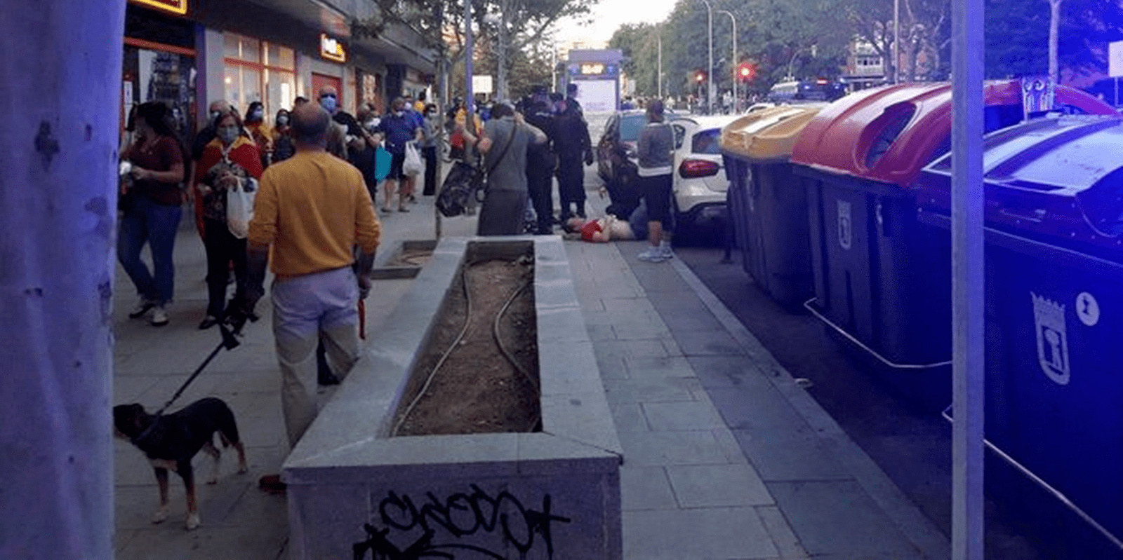 Un herido durante las protestas contra el Gobierno en Moratalaz