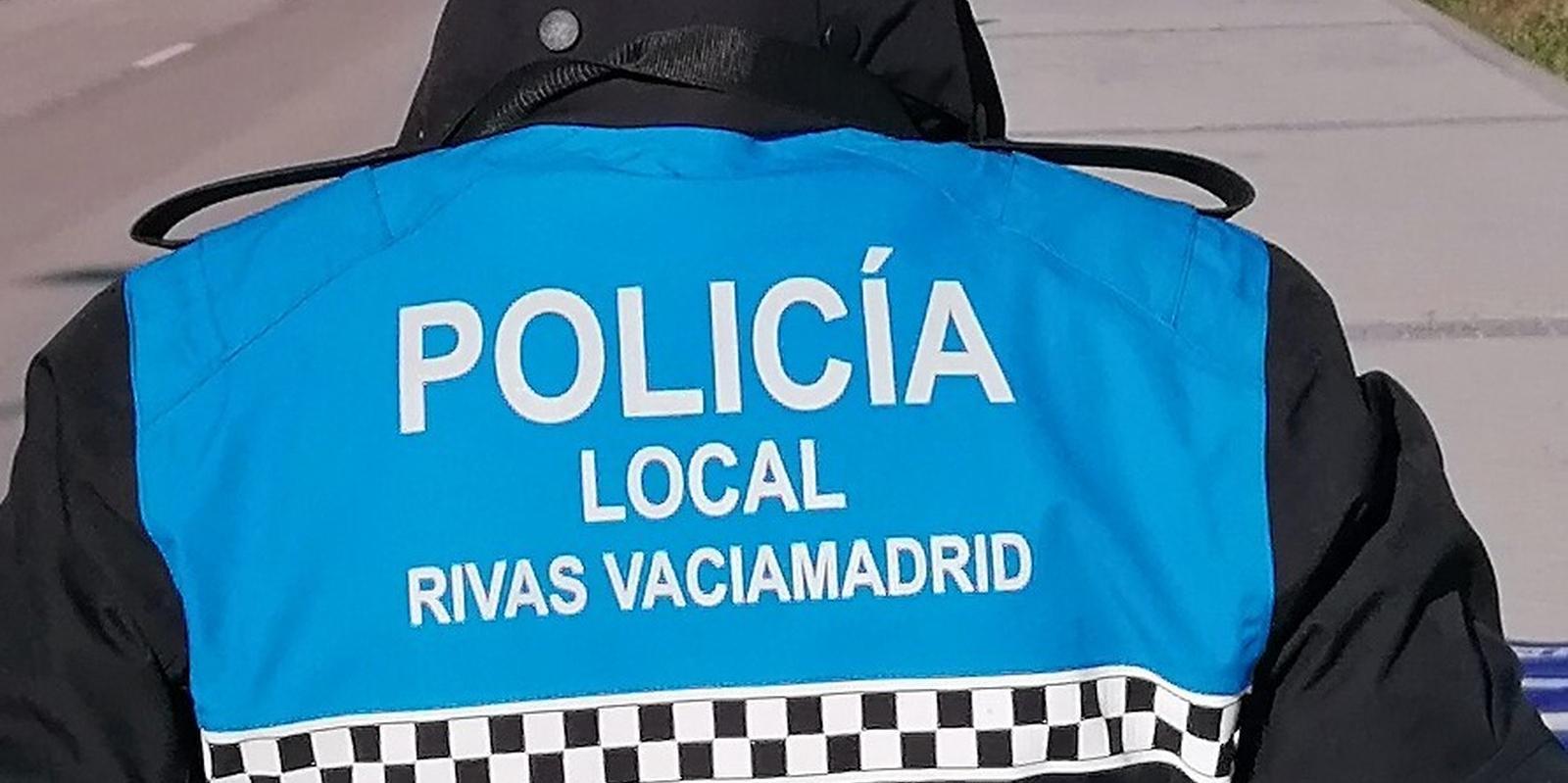 Capturan una serpiente de escalera dos metros en un centro comercial de Rivas