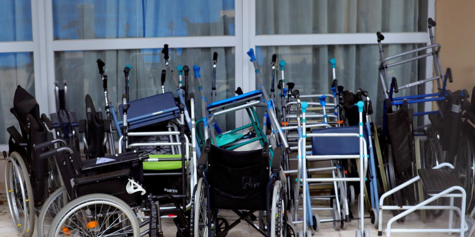 La Comunidad de Madrid revisa el número de muertos por Covid en las residencias, que desciende a 5.975 La Comunidad de Madrid revisa el número de muertos por Covid en las residencias, que desciende a 5.975