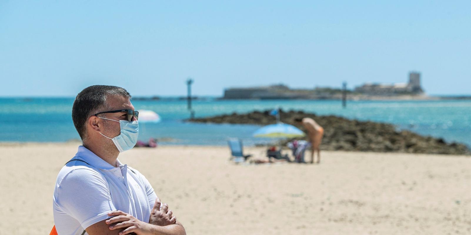 Un verano con fronteras cerradas, playas por turnos y mascarillas