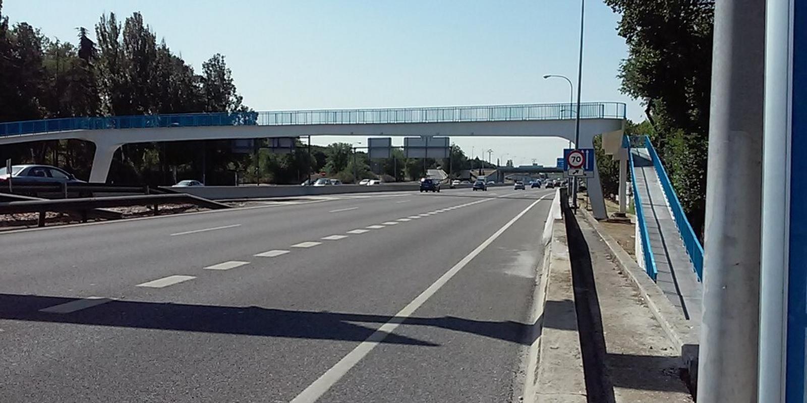 Madrid empieza a limpiar 30.000 metros cuadrados de grafitis en la M-30 Madrid empieza a limpiar 30.000 metros cuadrados de grafitis en la M-30